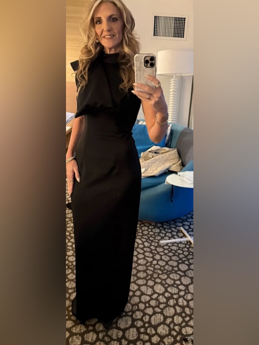 Black Halo Iggy Gown